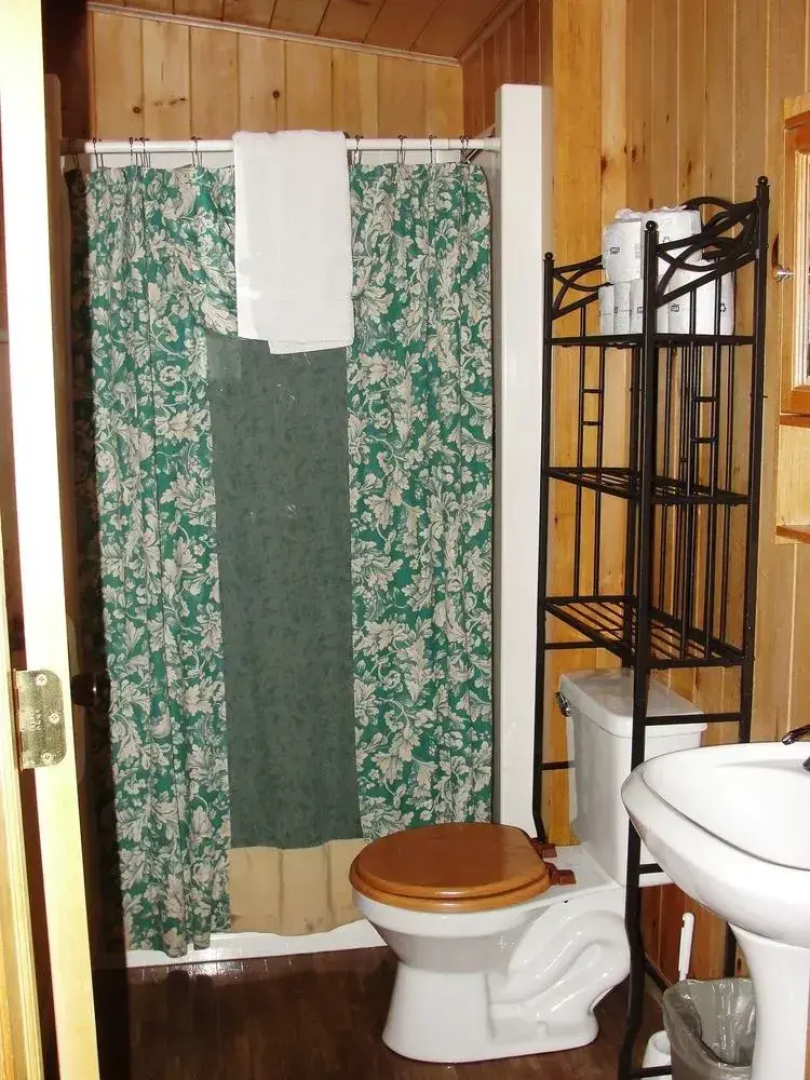 Pine Point Lodge, Resort & Motel