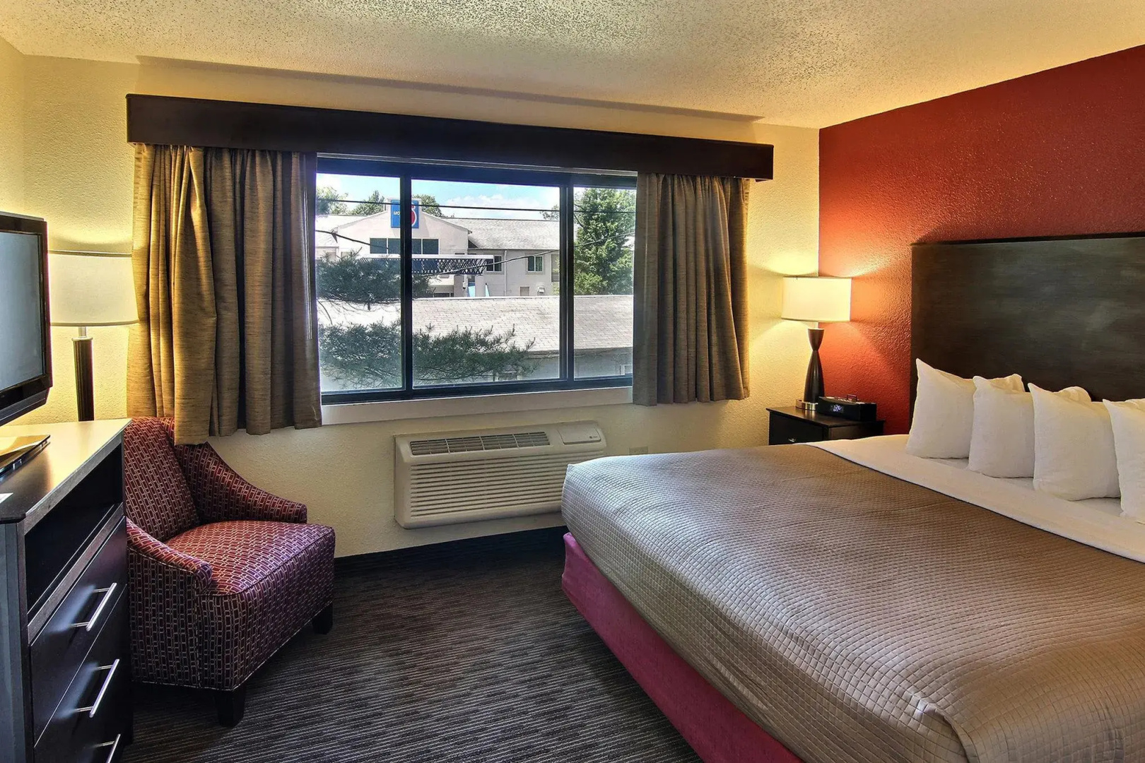 Blossom Hotel & Suites Traverse City