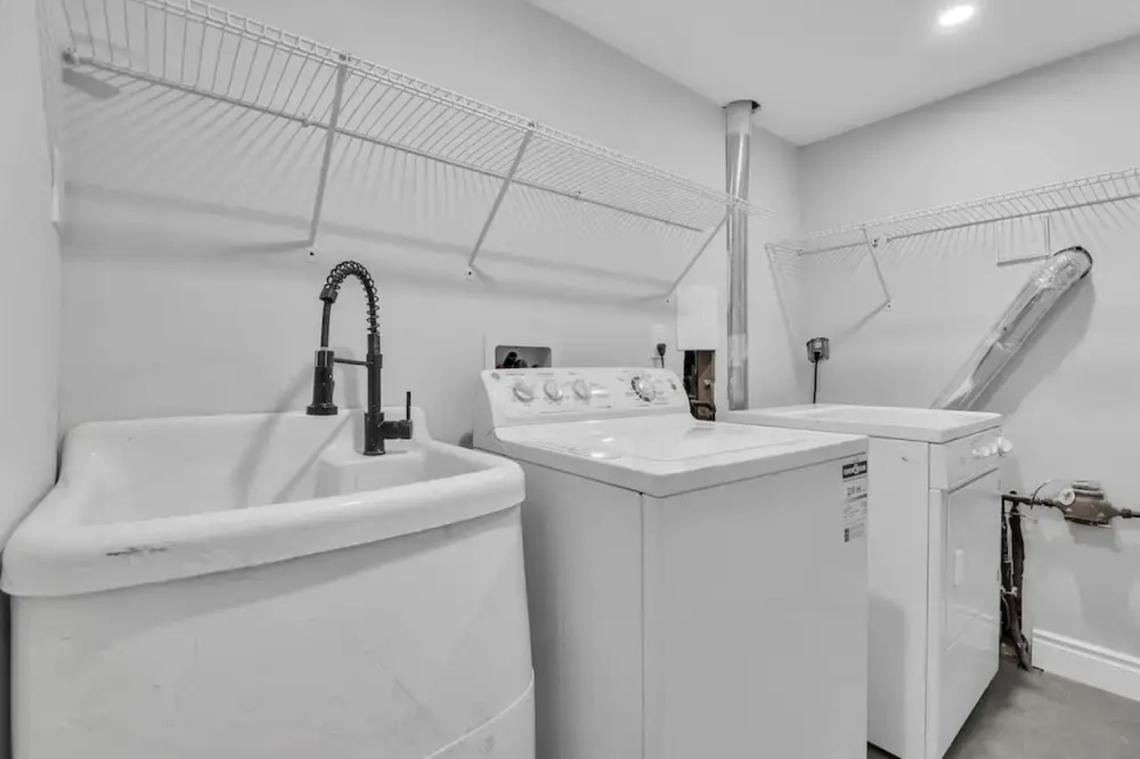 High-ceiling Home Relaxing Patio in Waterloo