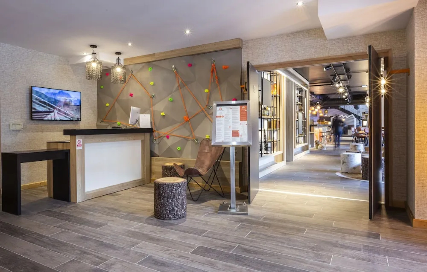 Hotel Base Camp Lodge