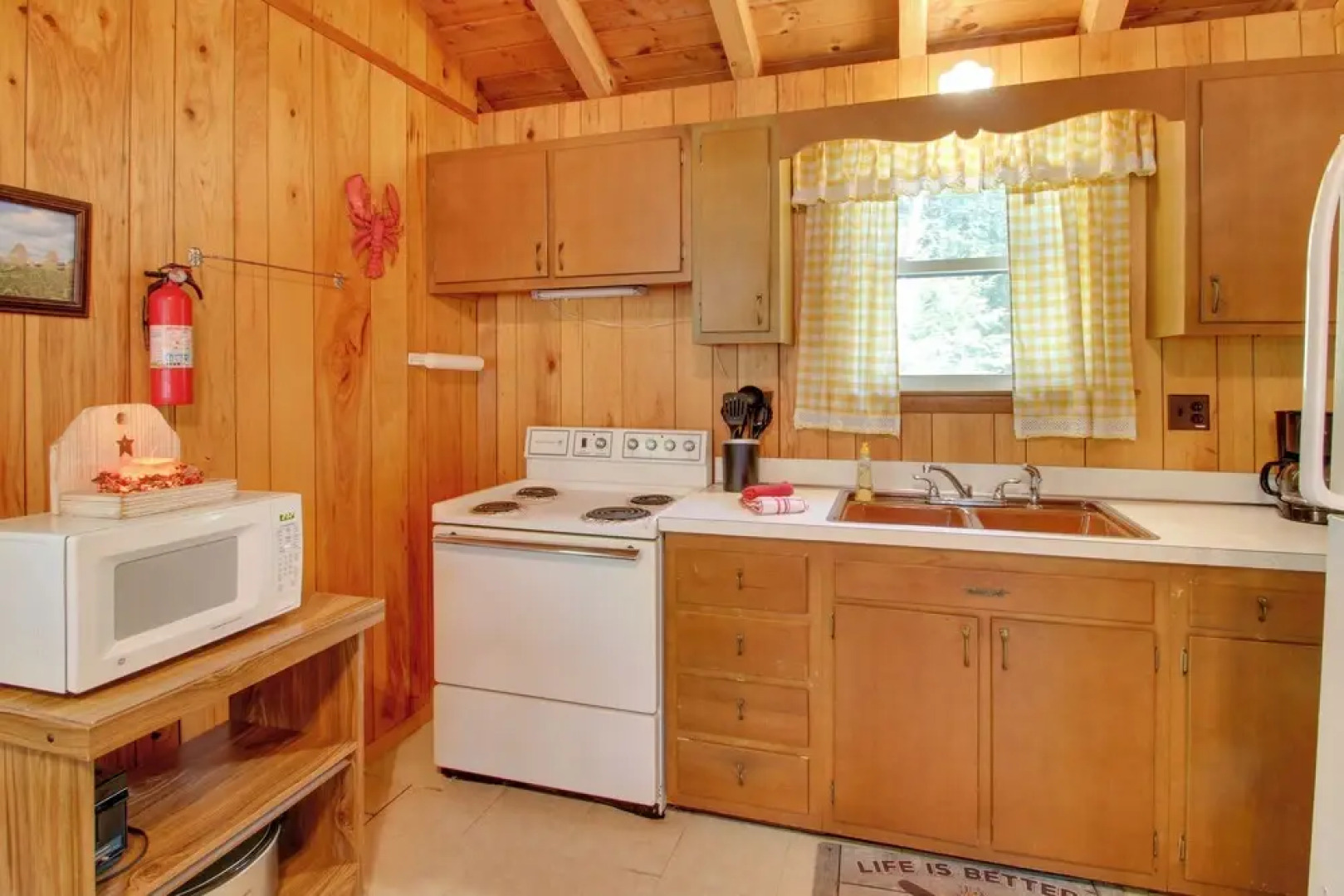 'the Birches' Raymond Getaway w/ Beach & Boat Dock