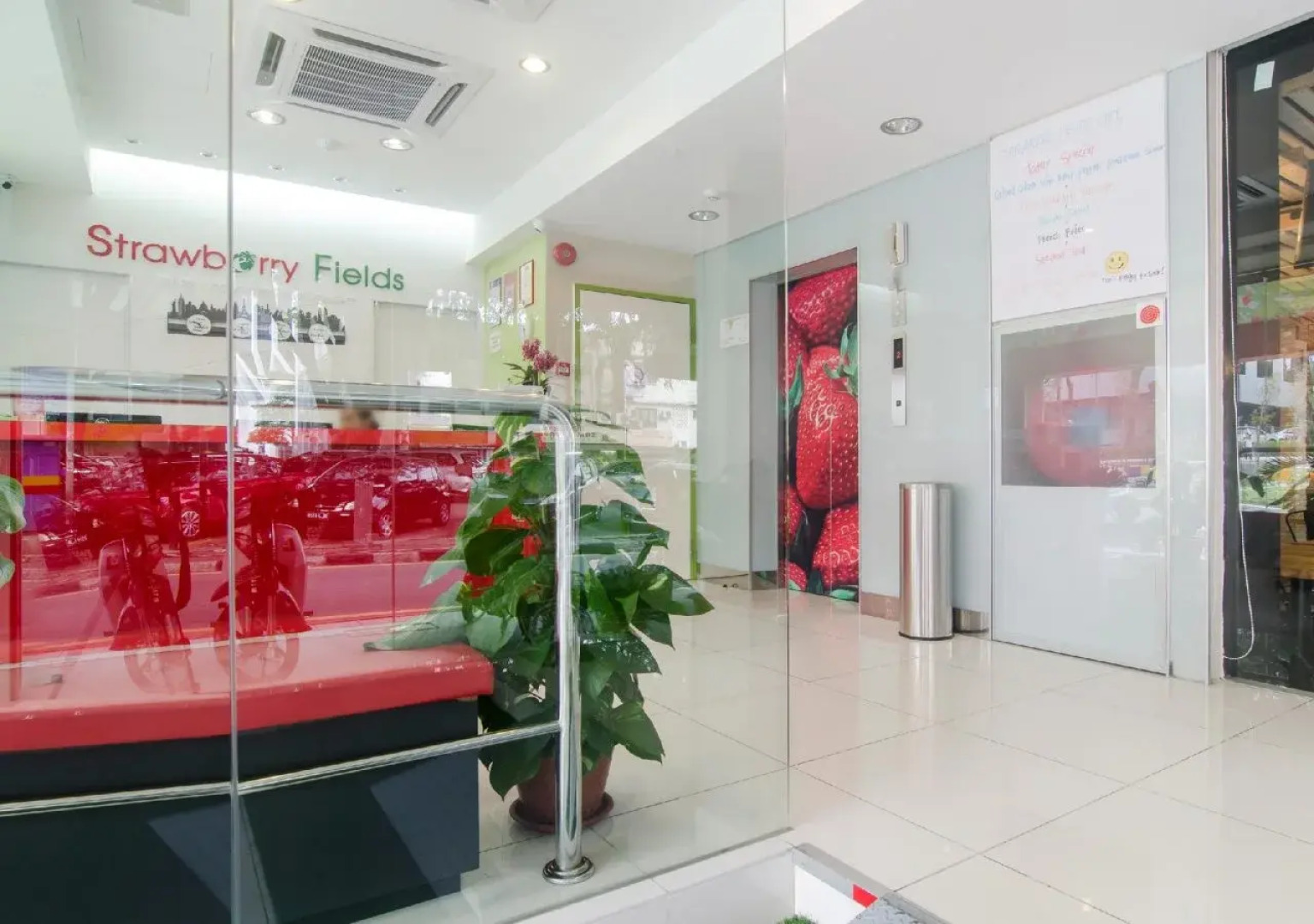 Hotel Strawberry Fields