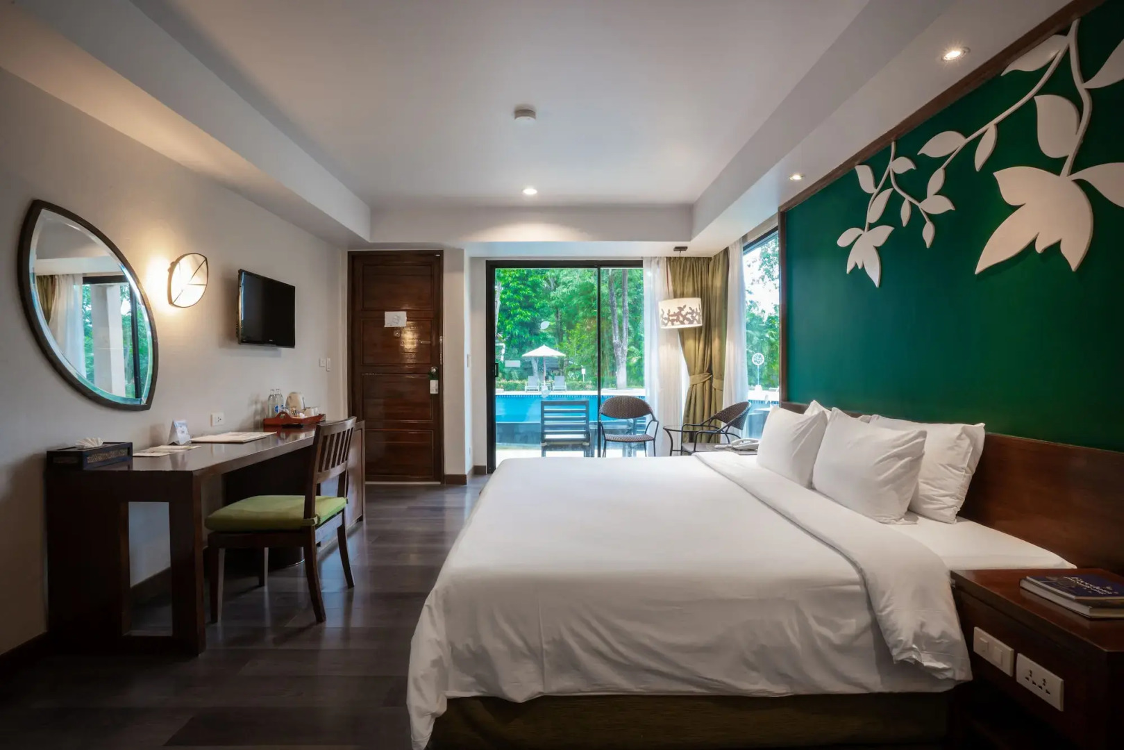 The Leaf On The Sands by Katathani