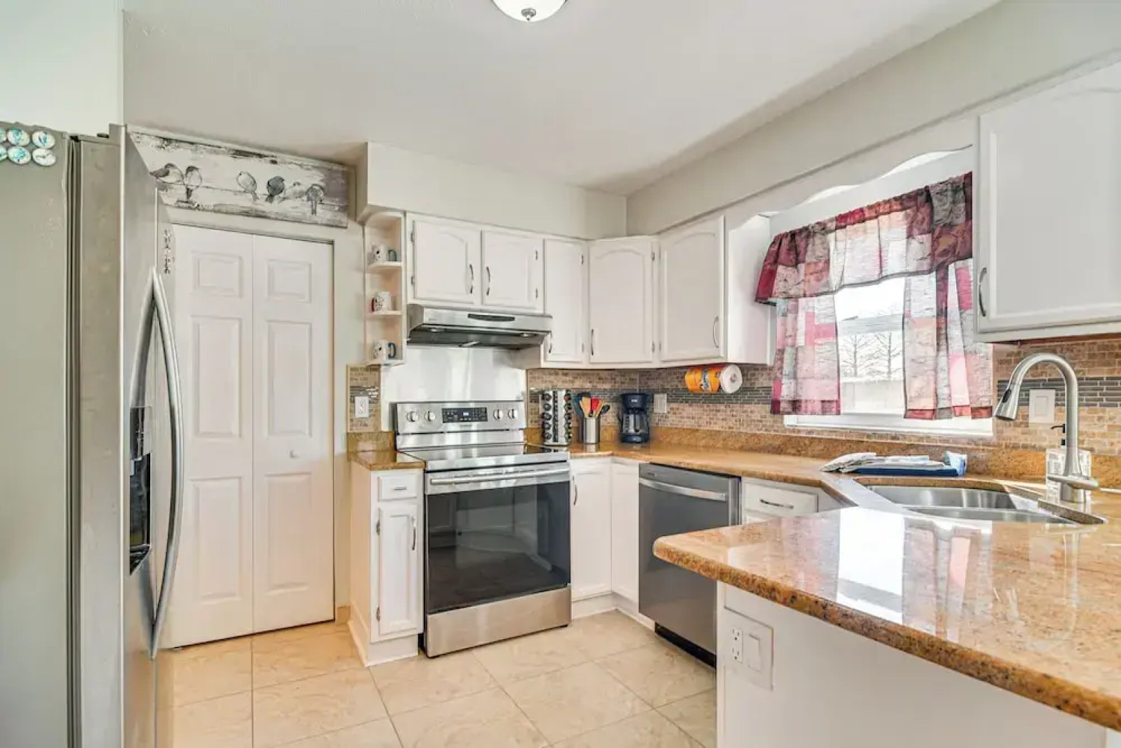 Pet-friendly Home w/ Pool & BBQ in Largo