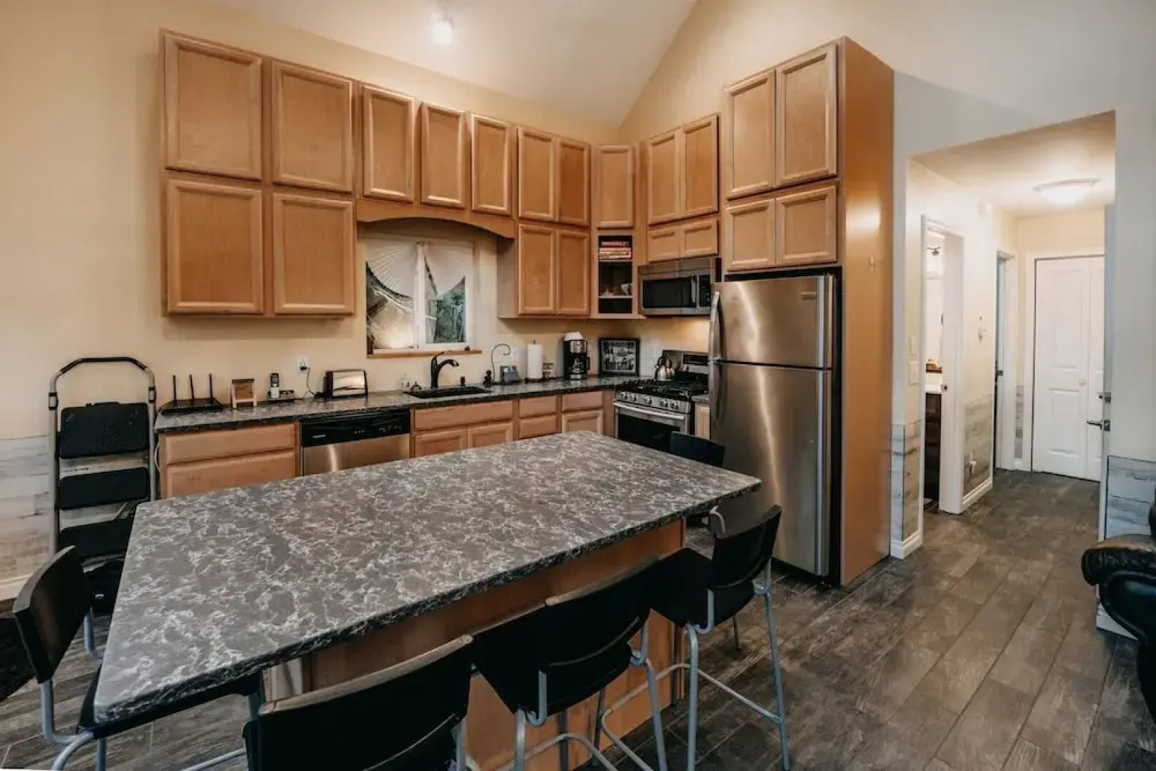 02gs - Hot Tub - Wifi - D/w - W/d - Sleeps 8 2 Bedroom Home by RedAwning