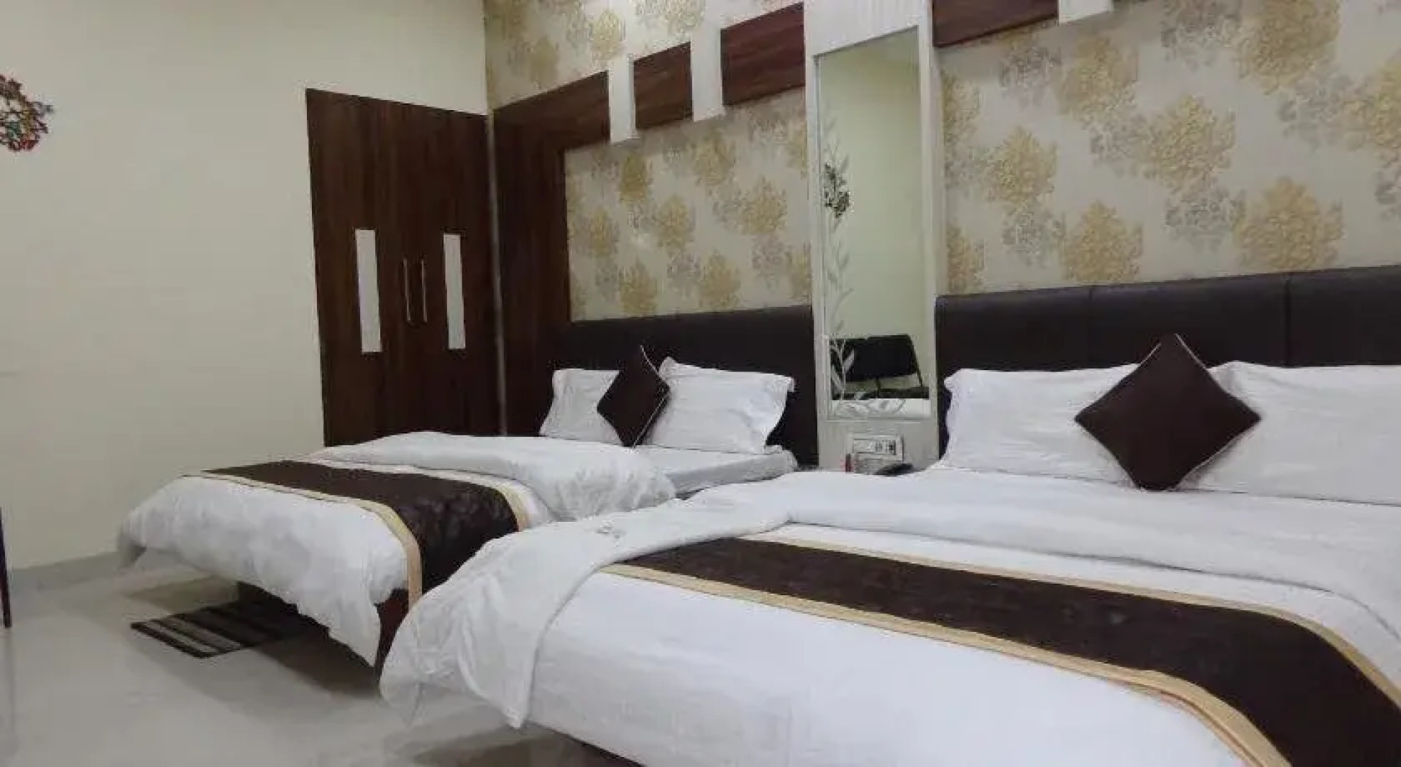 Hotel Prakshi Palace