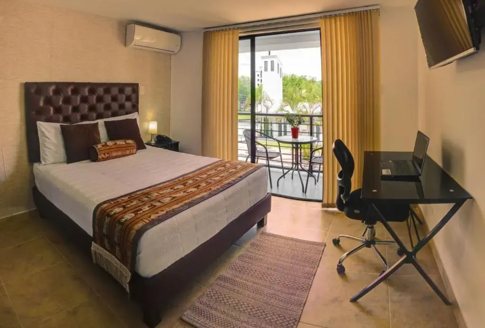 Hotel Alamos Del Parque