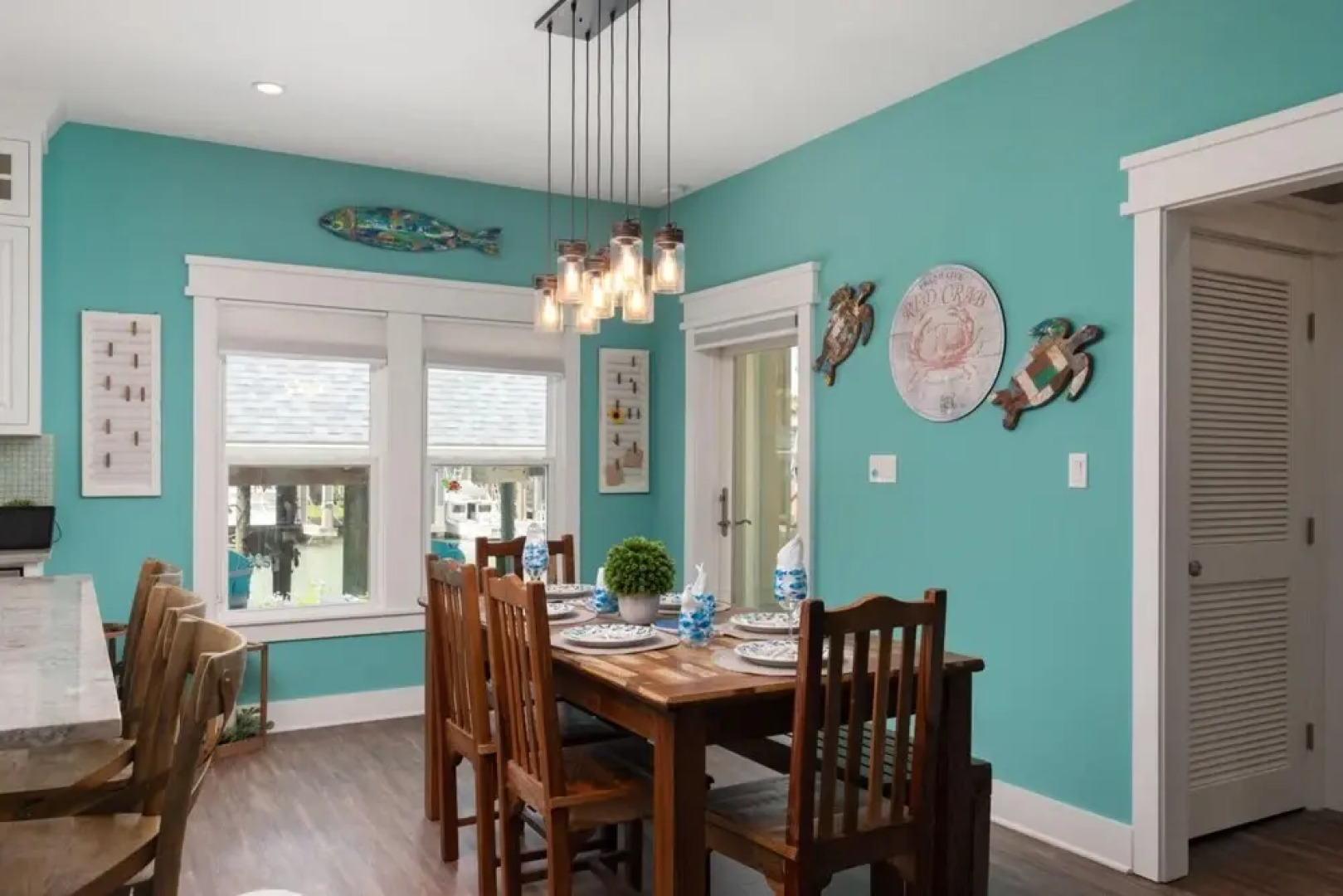 Upscale Charming Island Cottage