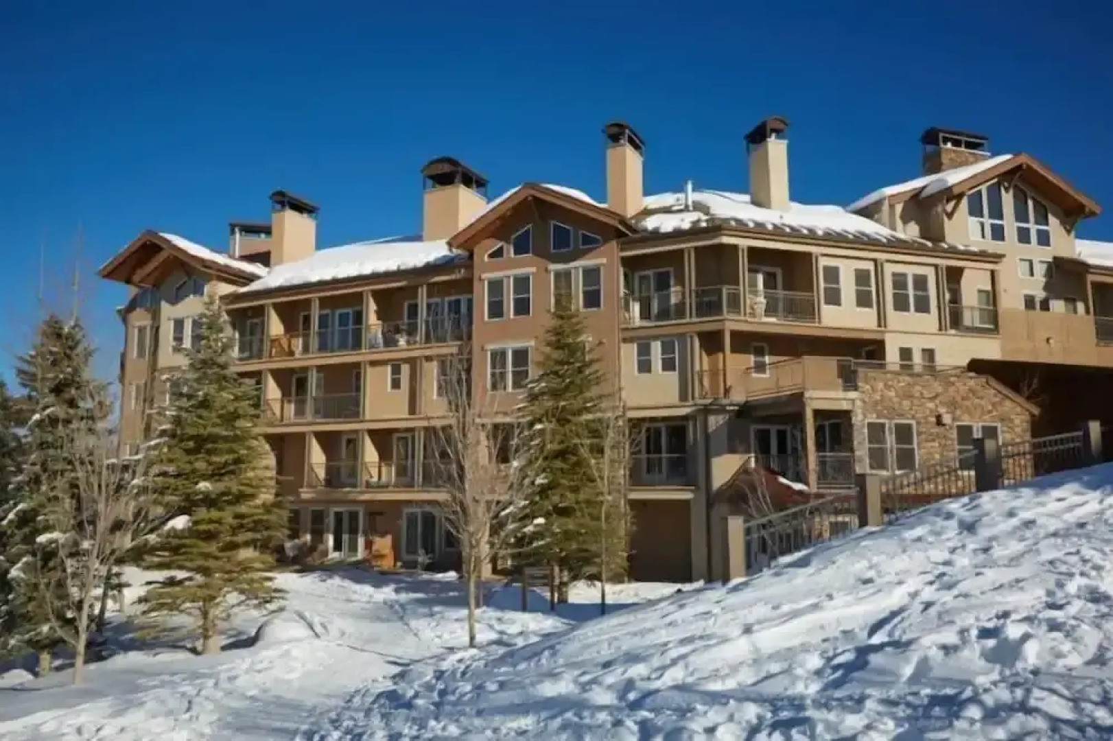 Ski in, Ski out, 2 Bedroom Luxury Residence in Snowmass Village