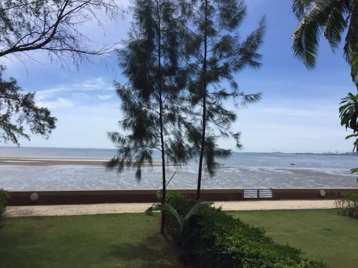 Baan Sandbox Pattaya Beachfront Villa