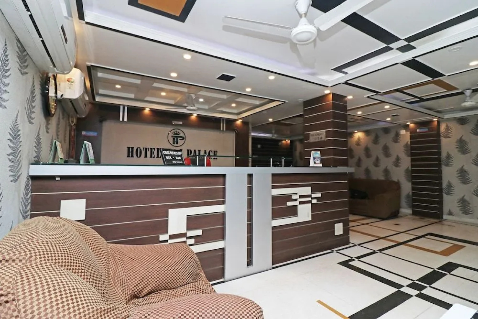 OYO 30163 Hotel Taj Palace