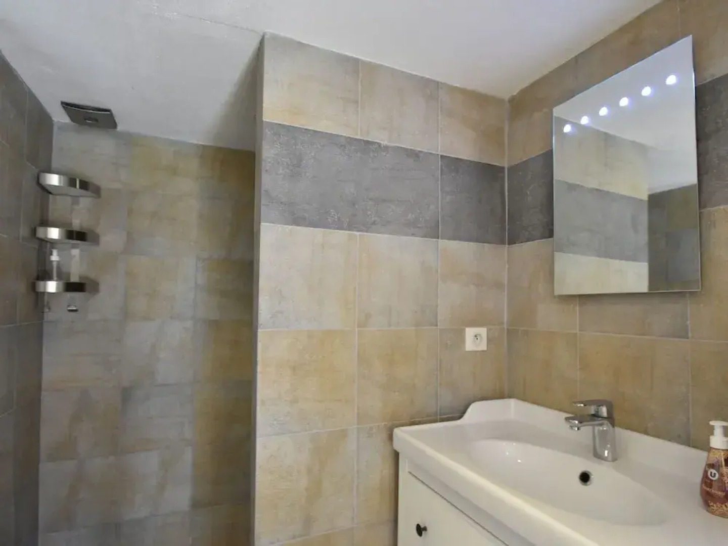 Charming Villa in Lauris South of France with Private Pool