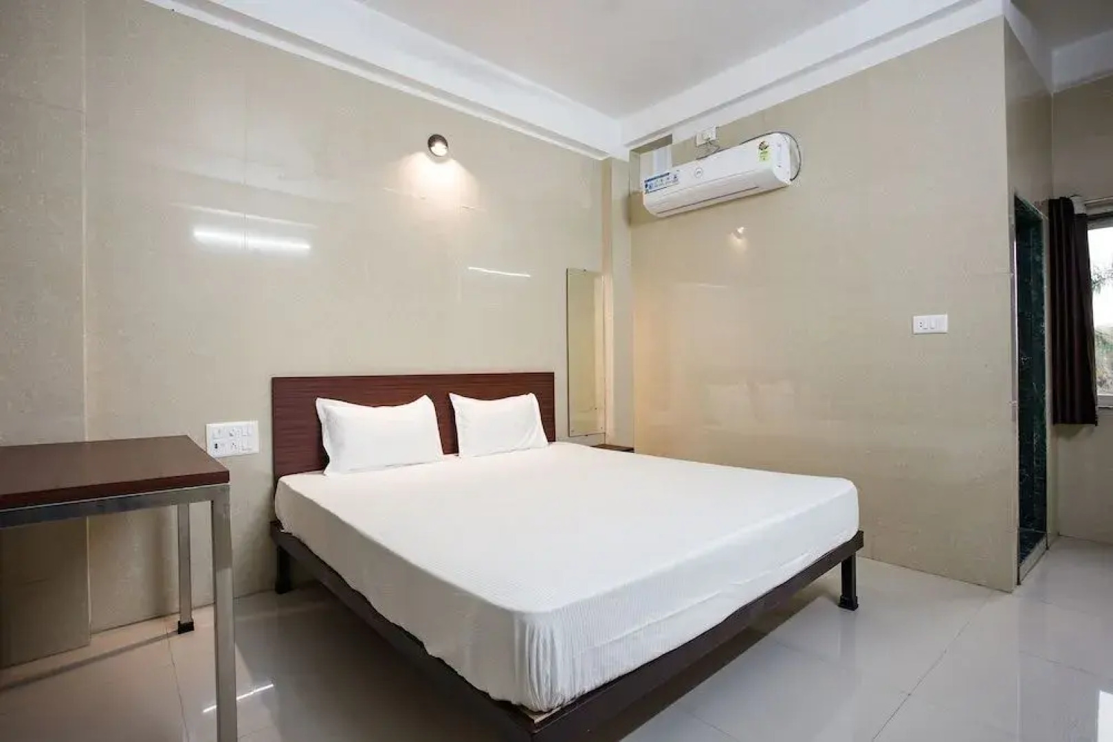 Spot On 23725 Jay Shanti Palace Hotel