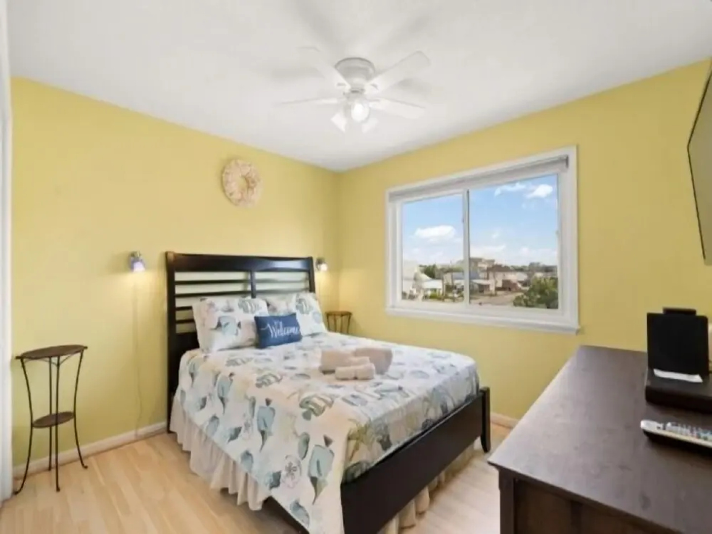 Sand Pebbles A17 - Relax And Unwind. Feel The Sun On Your Shoulders And The Ocean Breezes In Your Hair. 2 Bedroom Condo by RedAwning