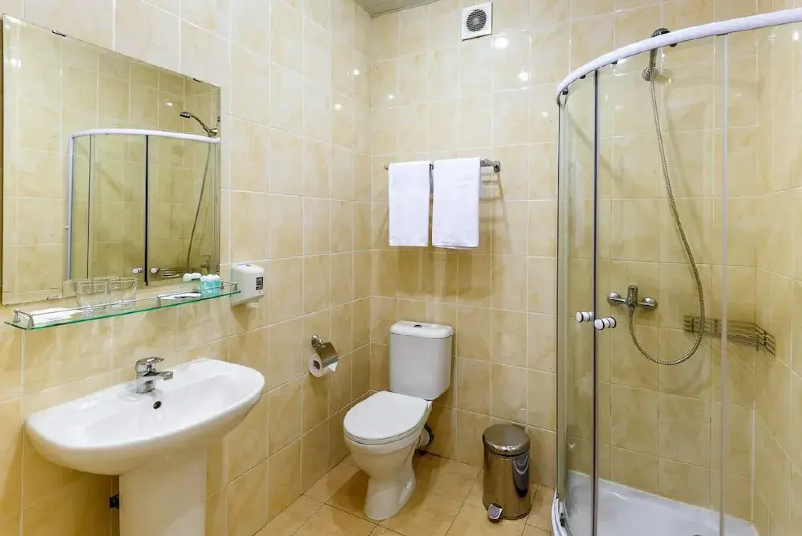 Отель Манифест