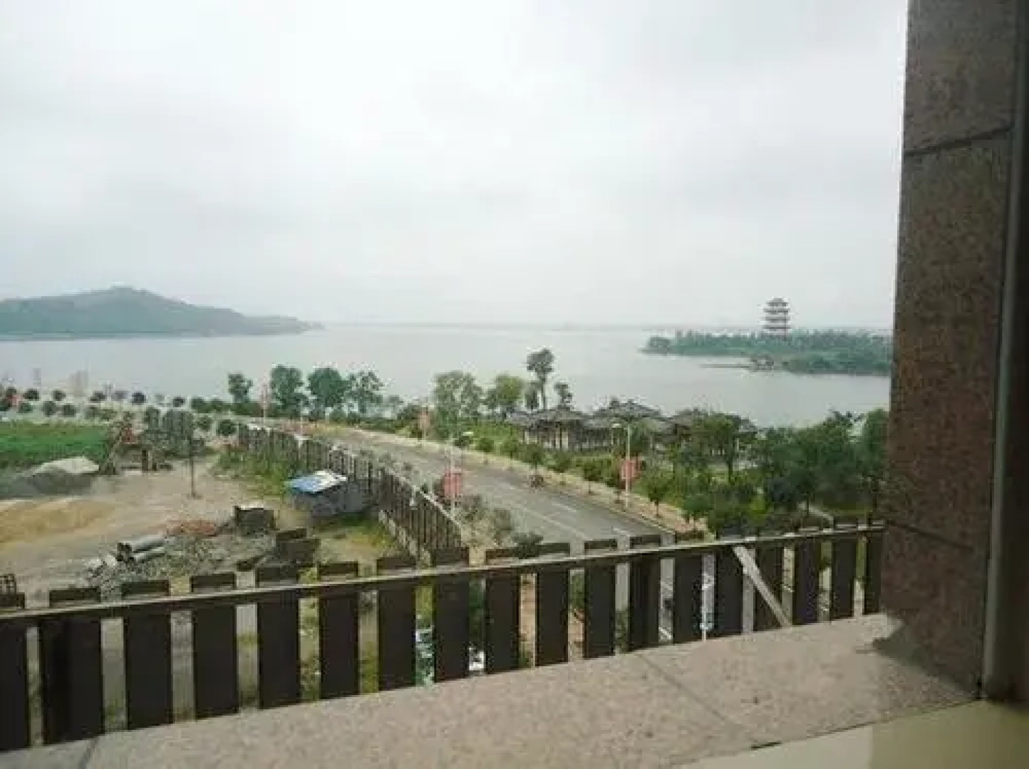 Mountain and Lake No.1 Hotel