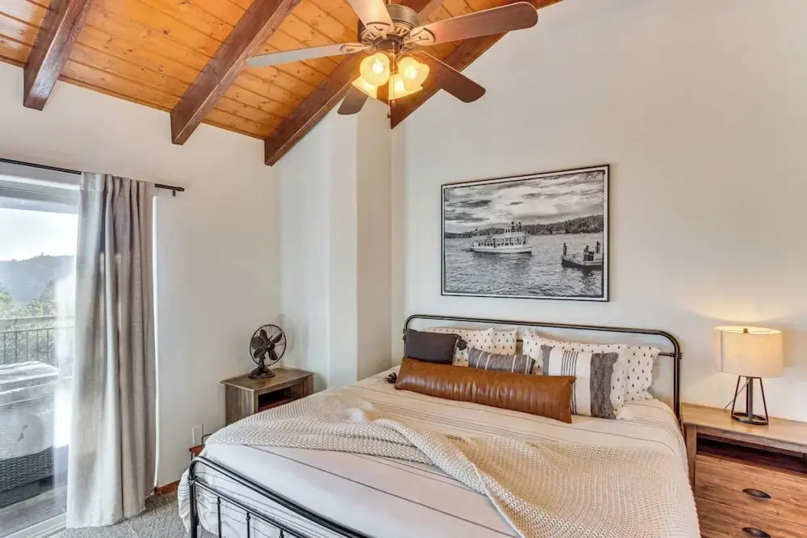 Lake Arrowhead Cabin: 4 Decks, Game Room + More!