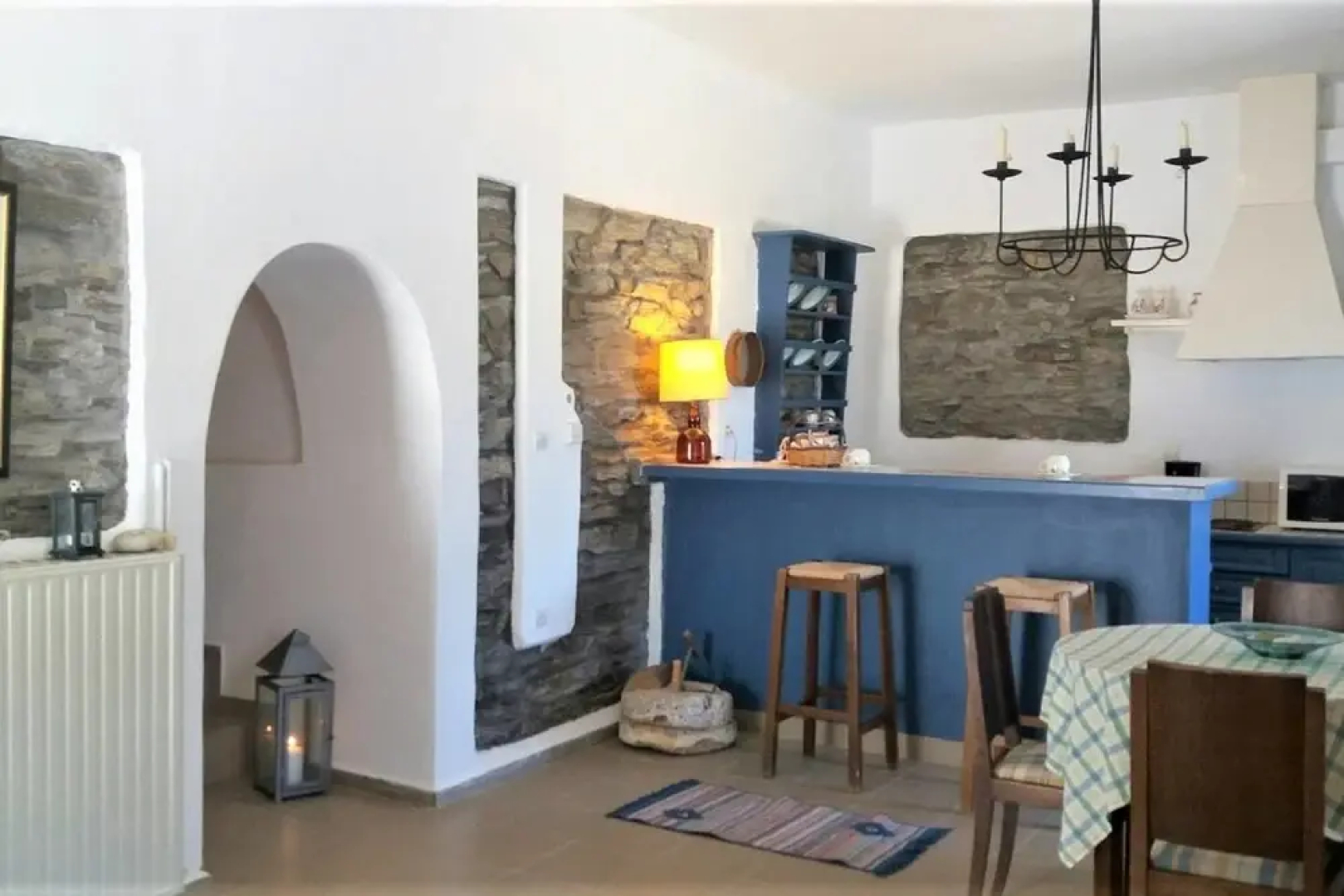 "Aura" apt in Stone Tower 1690 • Andros