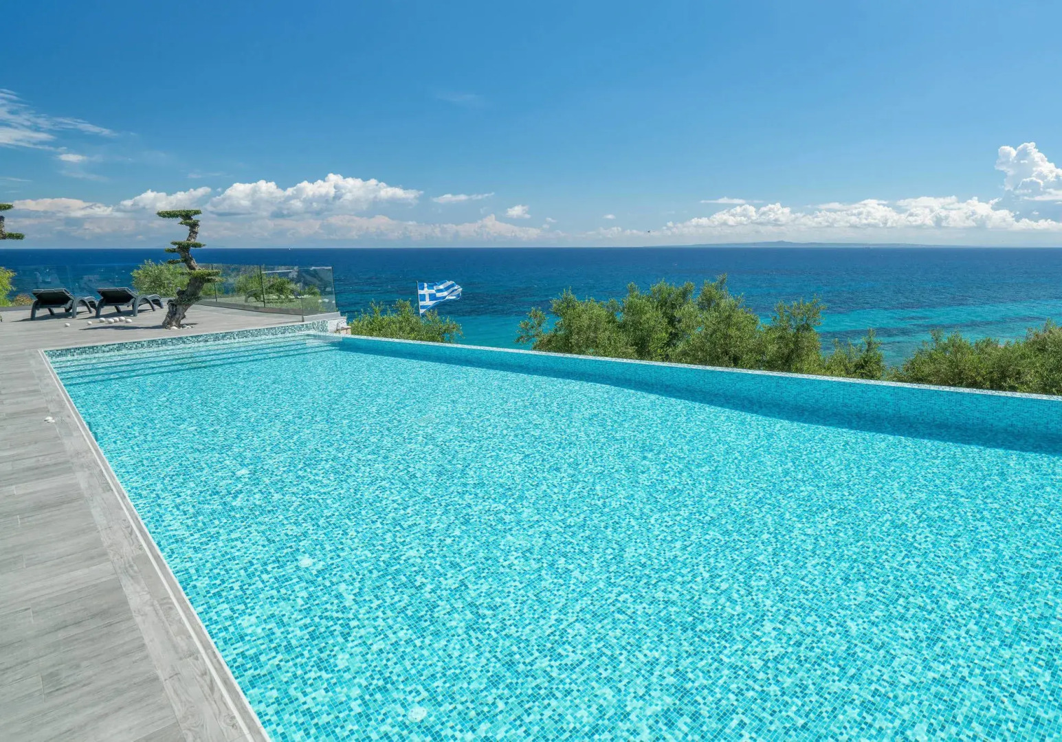 Kymothoe Elite Suites