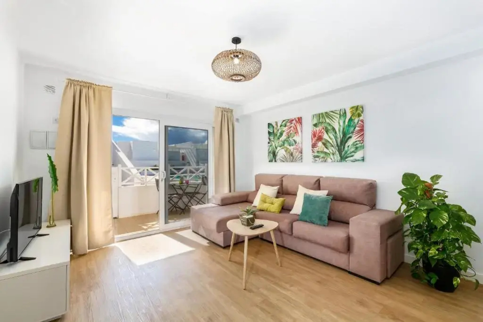 Flower Beach Suite 16