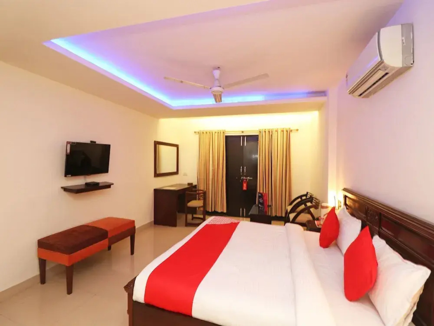 OYO 11878 Hotel De DS Plaza