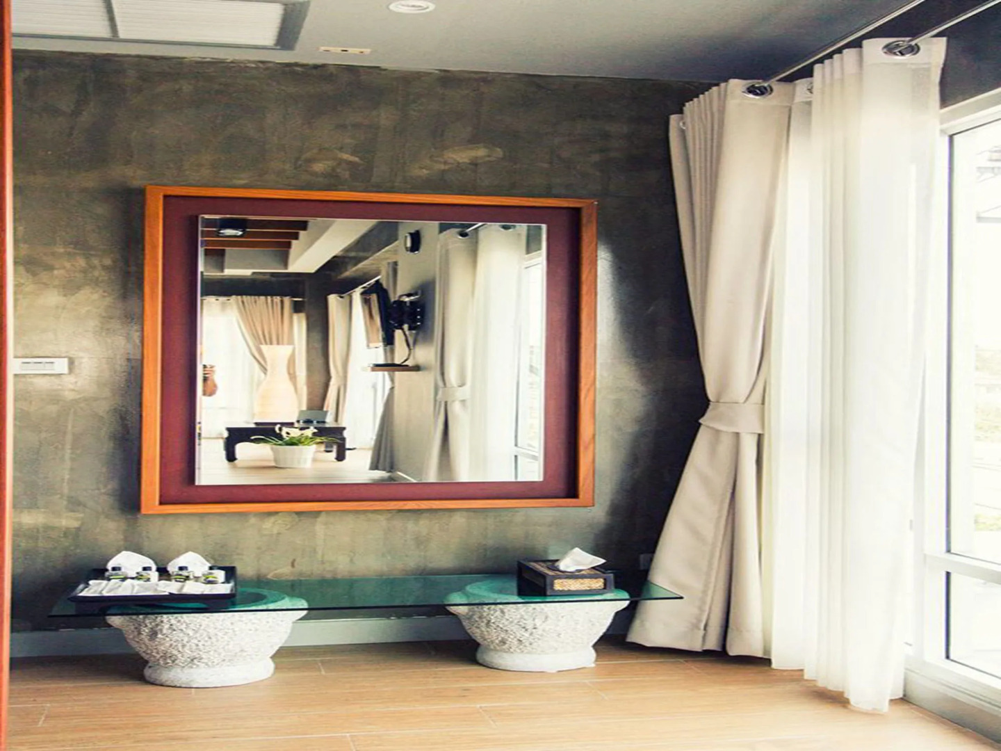 Kroque Boutique & Bistro