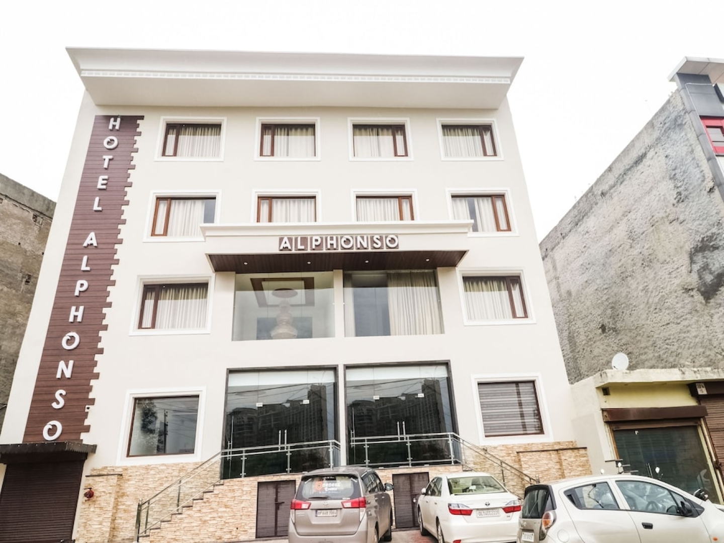 Capital O 44117 Hotel Alphonso