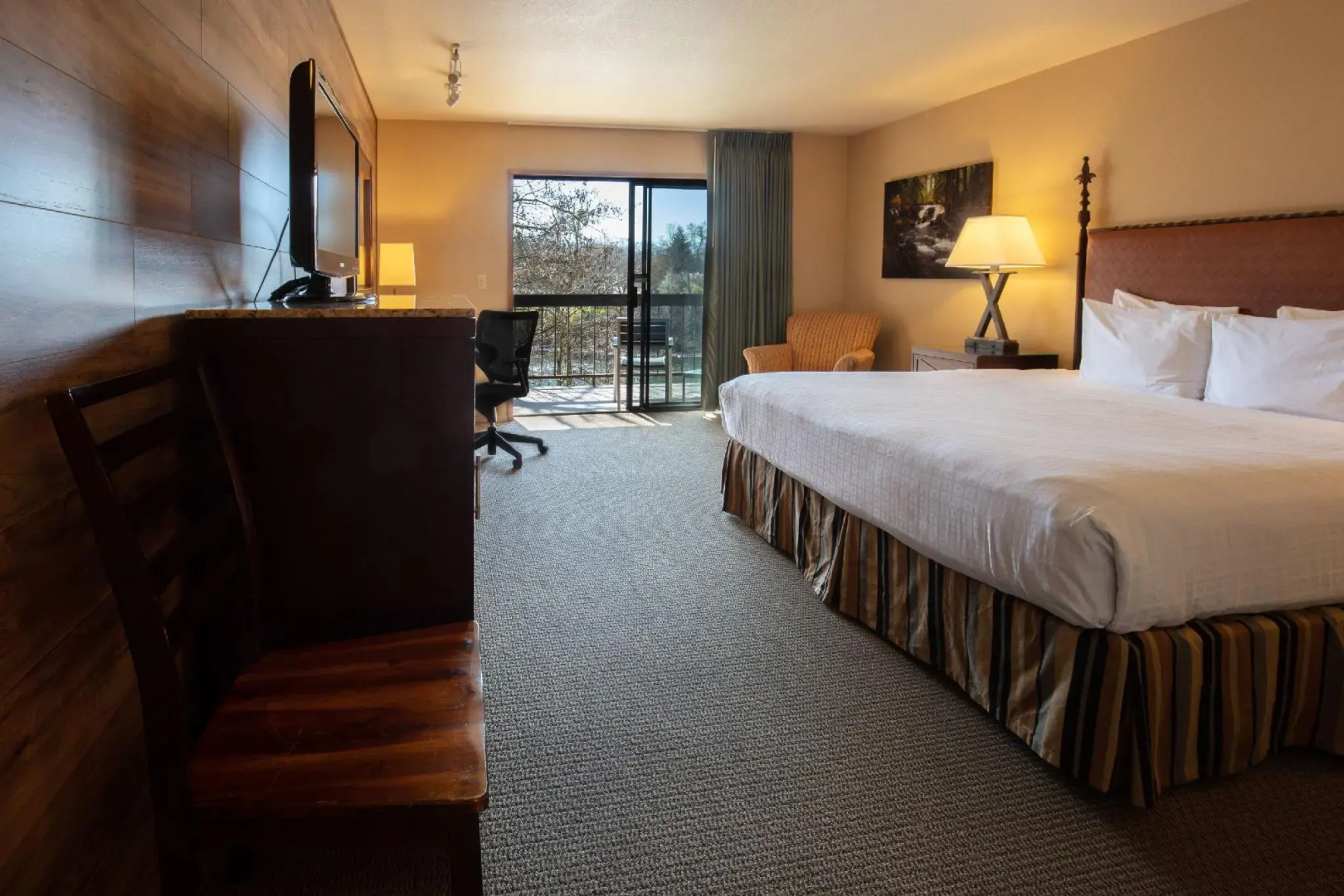 Riverside Inn