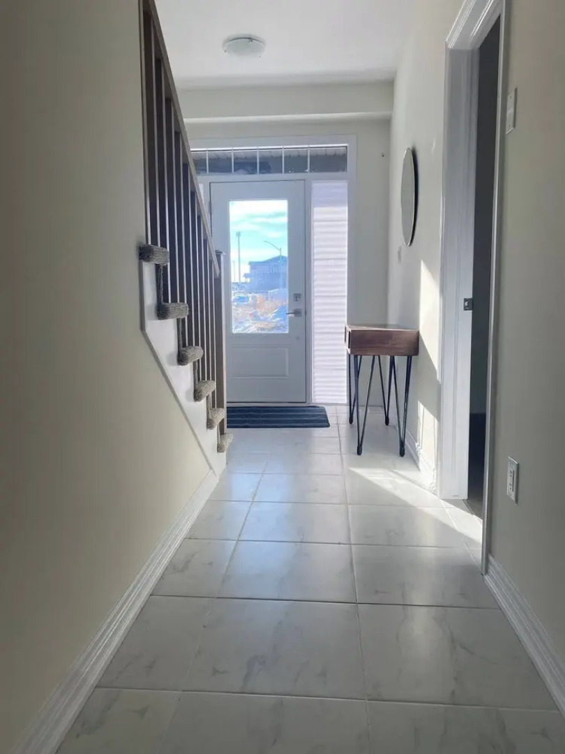 Luxurious Town House With x2 Cars Garage No01