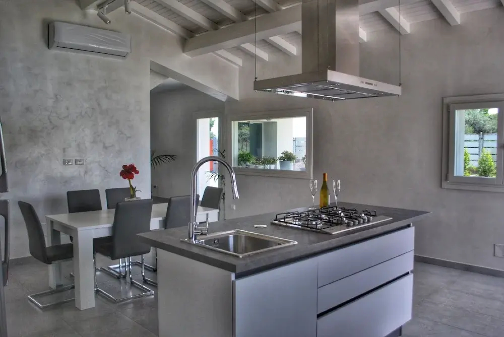 Villa Dedalisa by holidayngo