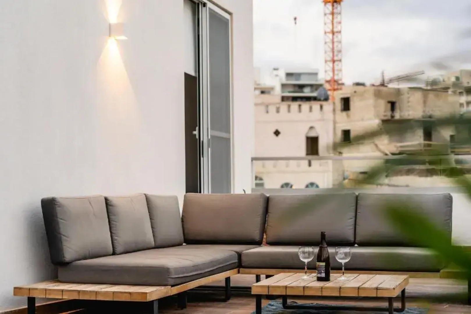 Luxurious Penthouse with Private POOL, WIFI & AC by 360 Estates