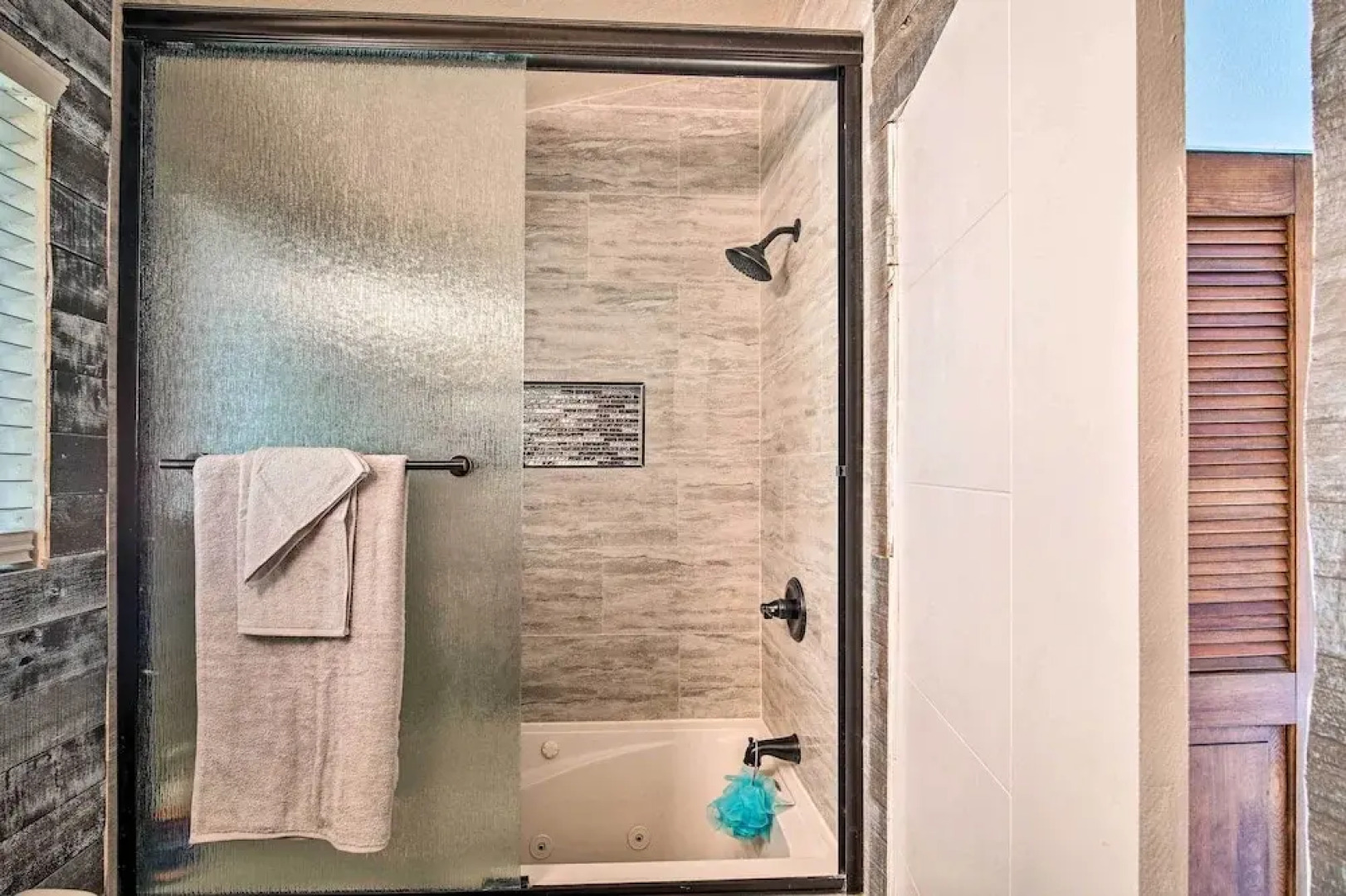 Crestline Cabin w/ Deck: 1 Mi to Lake Gregory