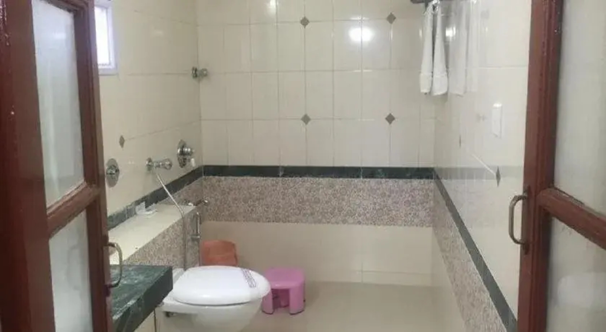 Hotel Sunrise Palace By Sky Stays