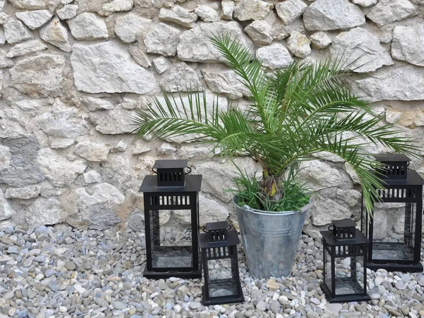 Beautiful and Stylish Town House With Private Swimming Pool in the Middle of Cavaillon