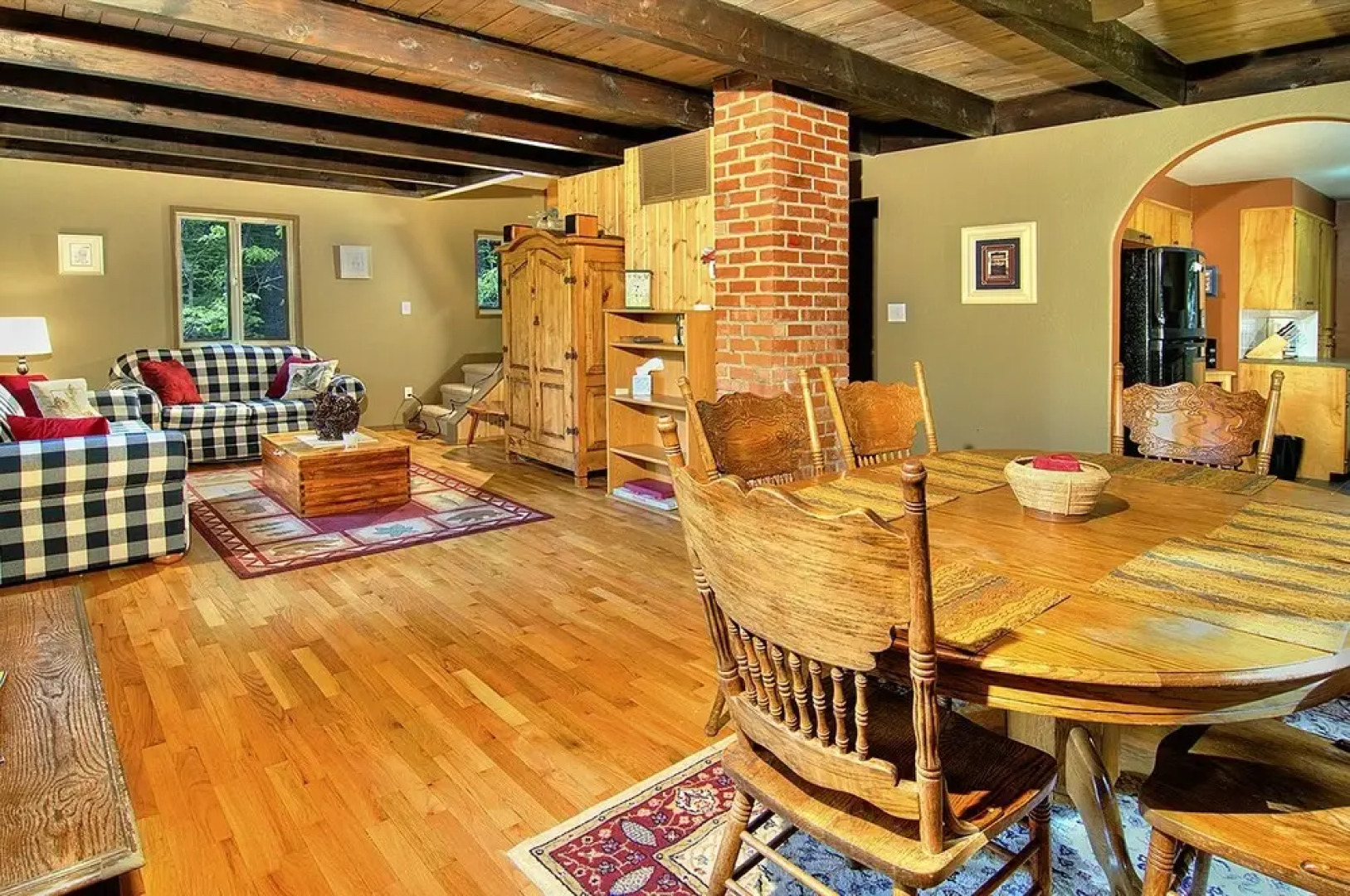 Ridge View Retreat - Three Bedroom Cabin with Hot Tub