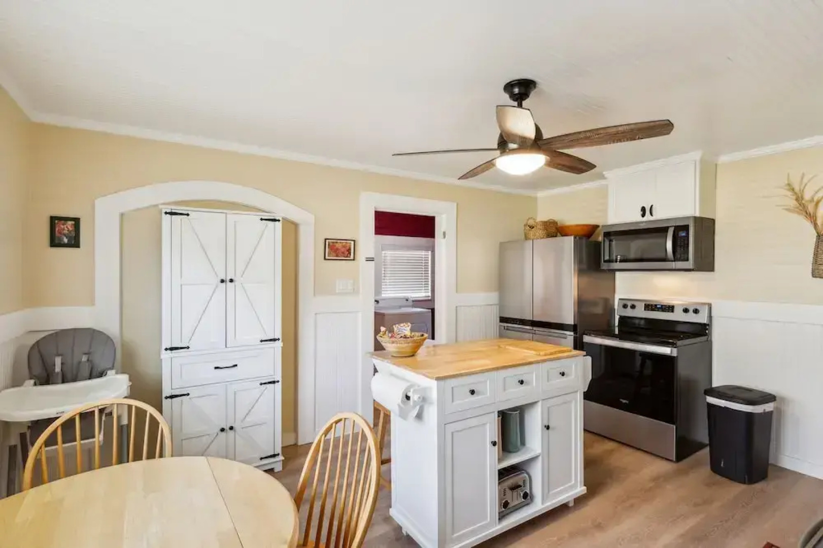 Charming Downtown Mccloud Retreat 2 Bedroom Home