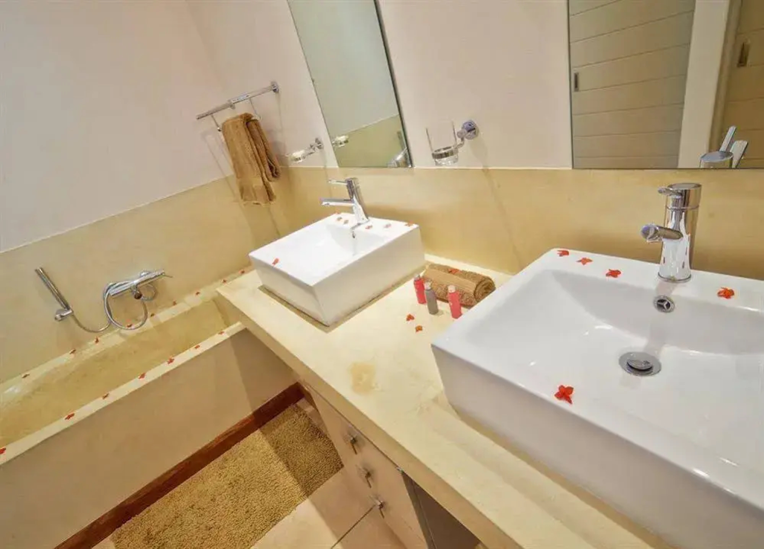 Bon Azur Elegant Suites & Penthouses