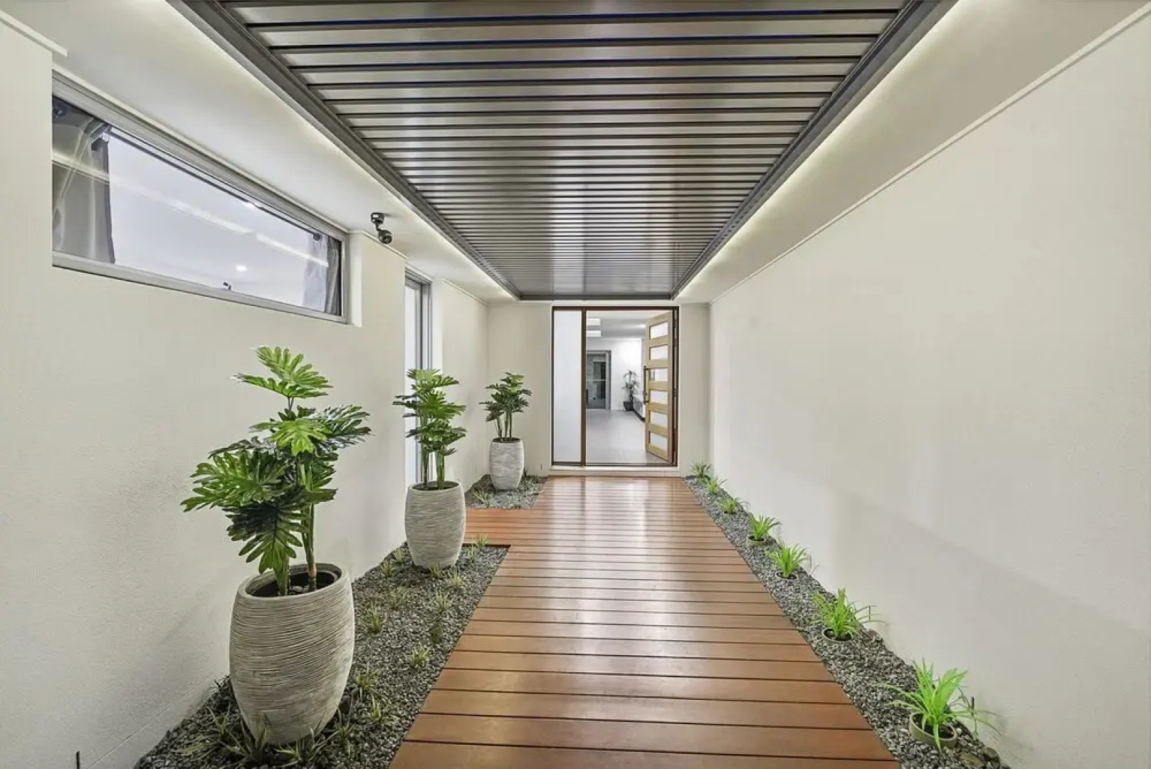 Just in Paradise Waterfront 5 Bedroom Deluxe House Central Broadbeach