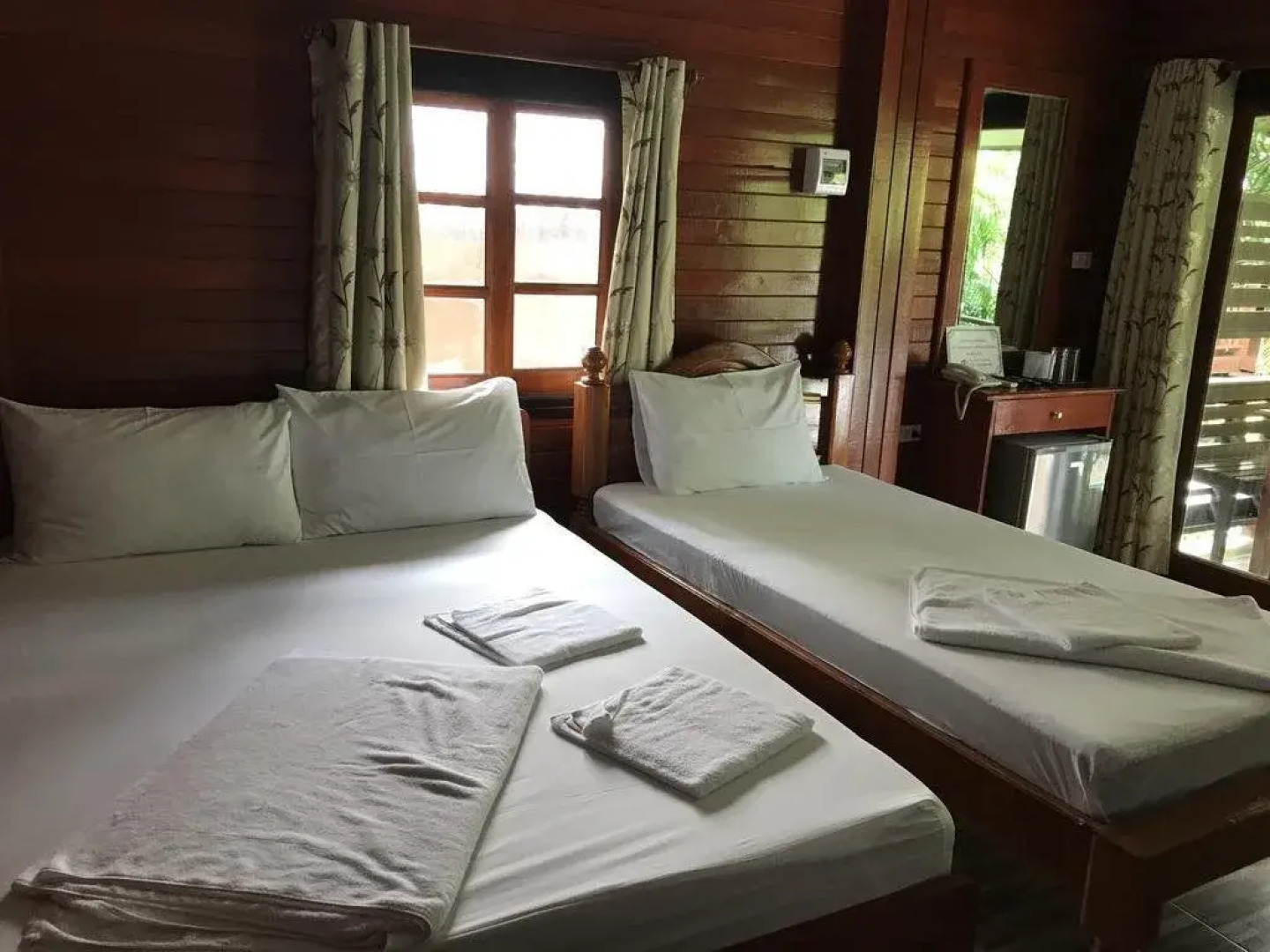 Floating Island Seafood & Resort