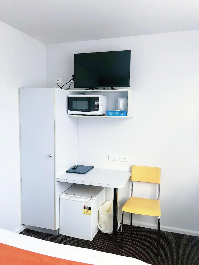 Waterfront Lodge Motel