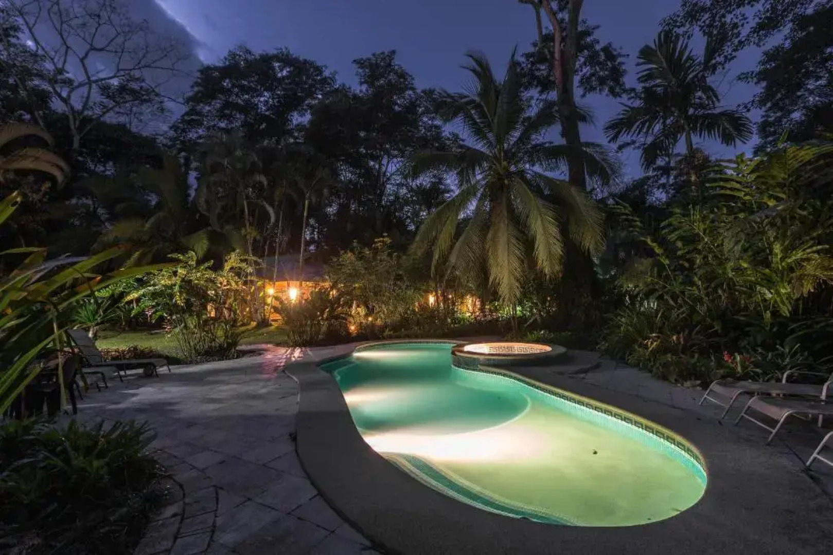 El Nido Jungle Lodge