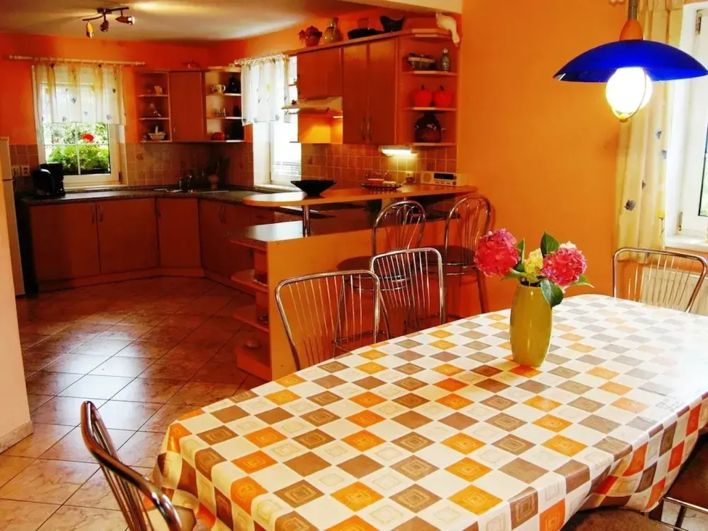 Comfortable Detached House With Large Garden