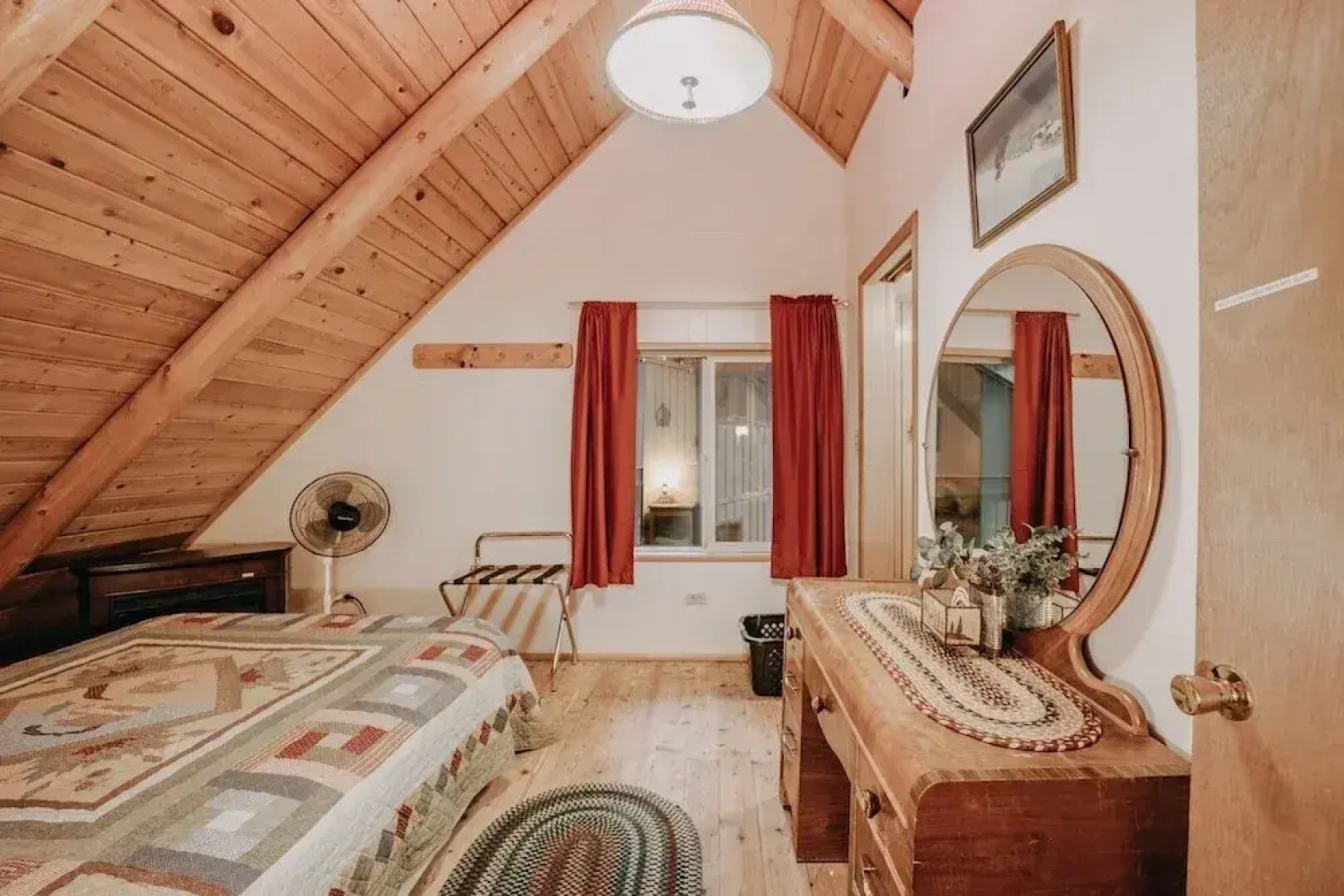 17mbr - Log  - Bbq - Pets Ok - Wifi - Sleeps 8 2 Bedroom Home by RedAwning