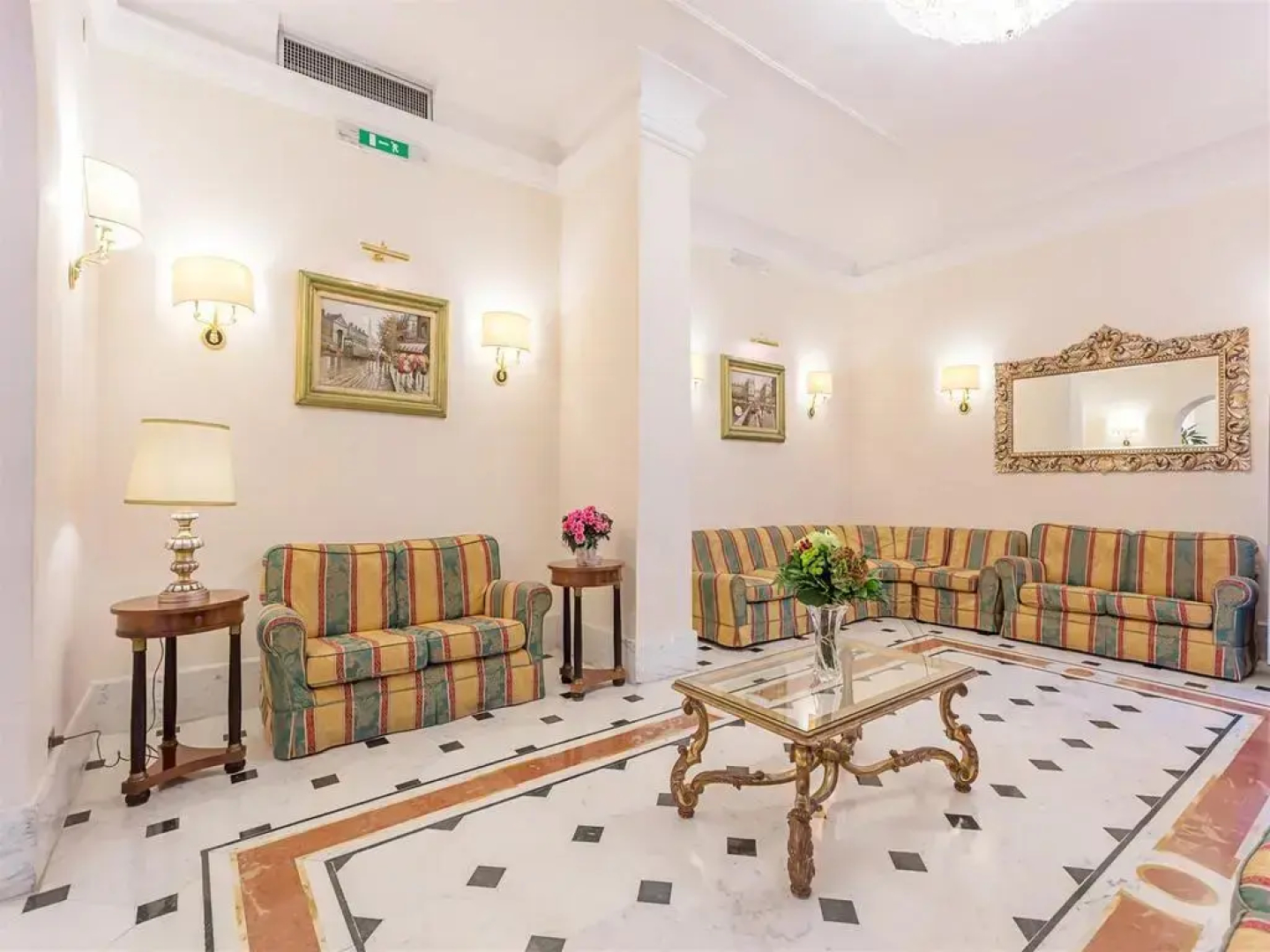 Raeli Hotel Lux