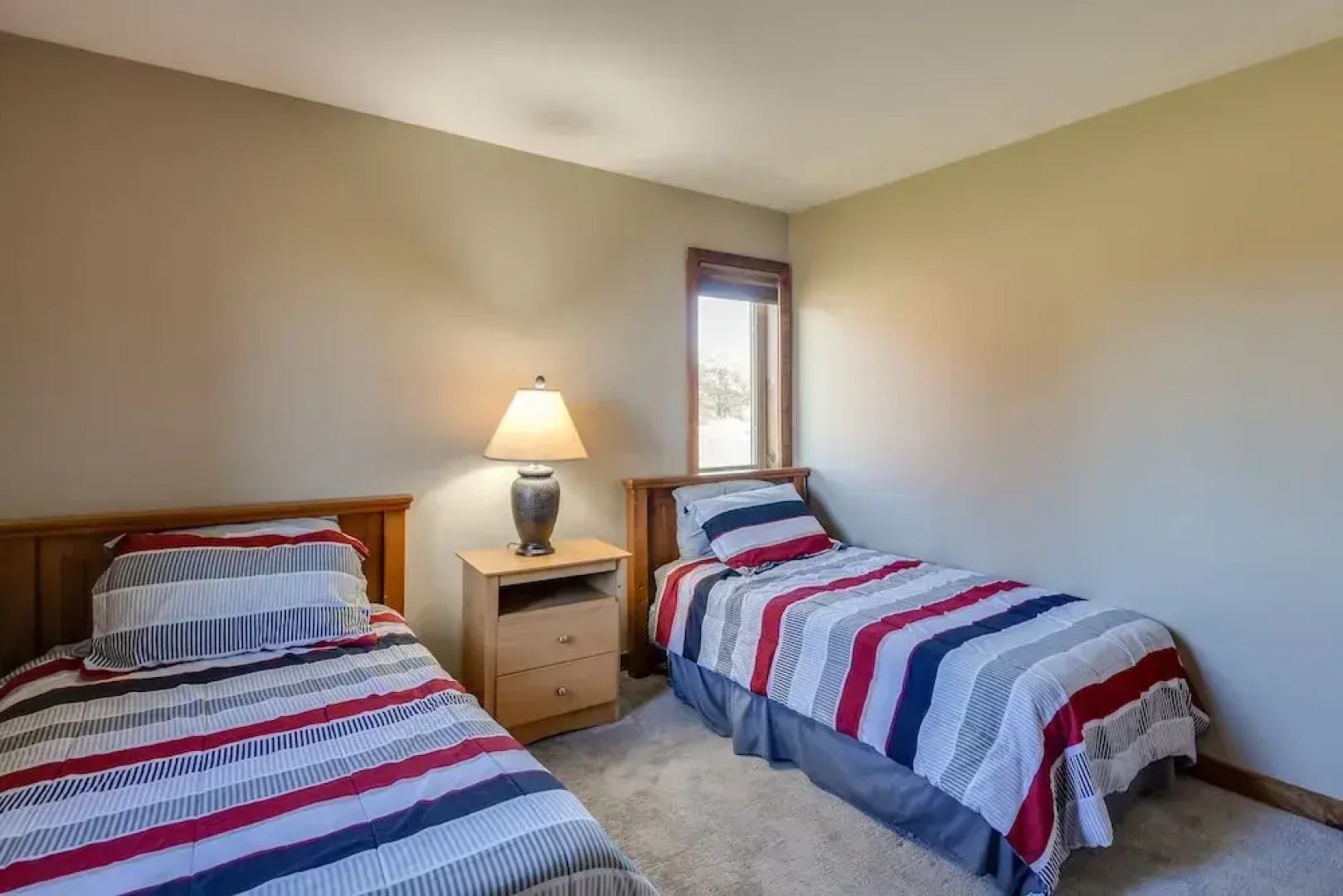 Cozy Illinois Abode w/ Deck & Grill, Near Golfing!