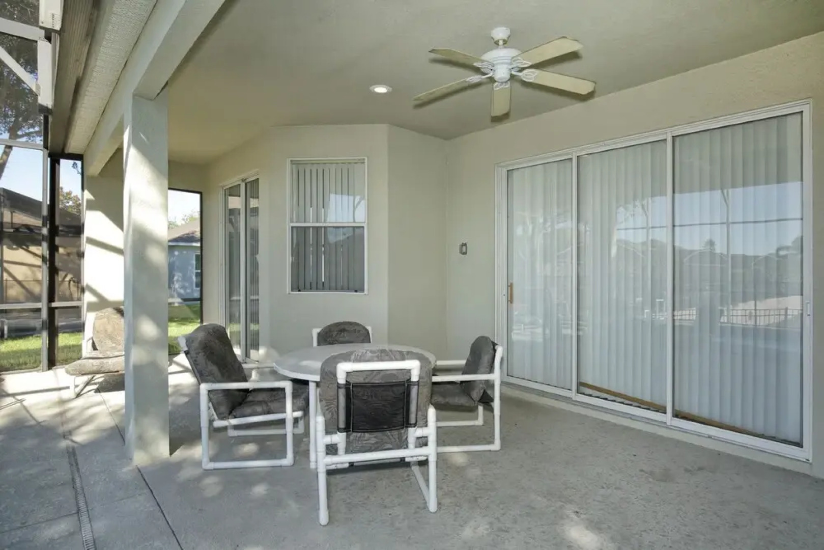 Magnificent Large Home w Pool and Spa