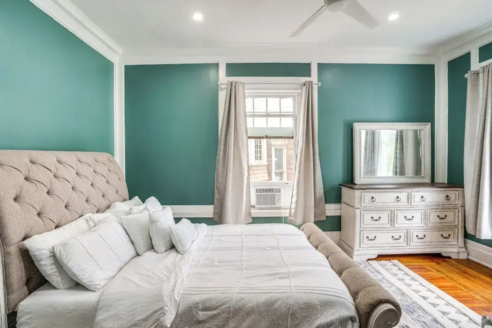 Walk to Nott Memorial: Studious Retreat Near Eats