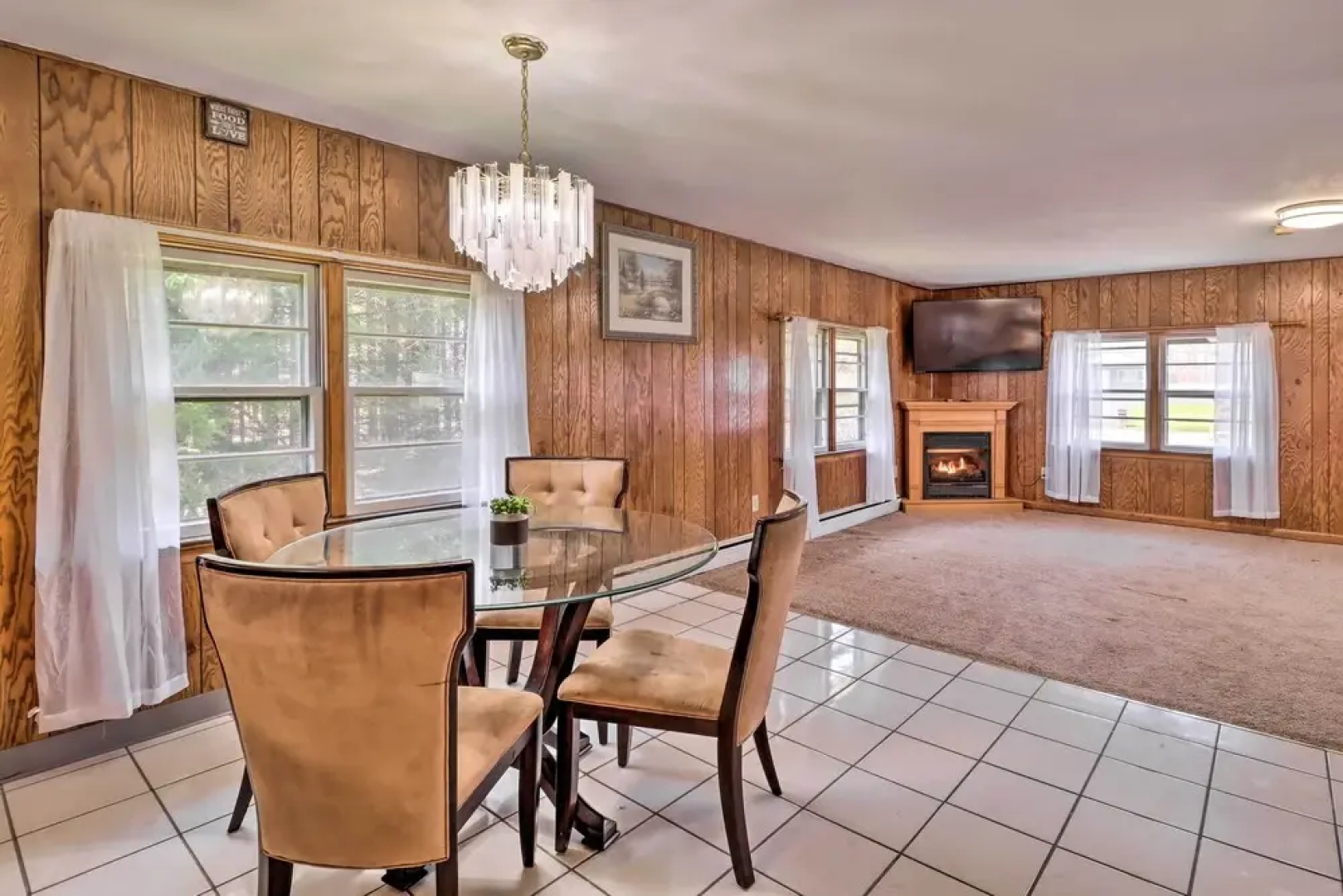 3 Mi to Lake: Spacious Tobyhanna Home & Guest Home