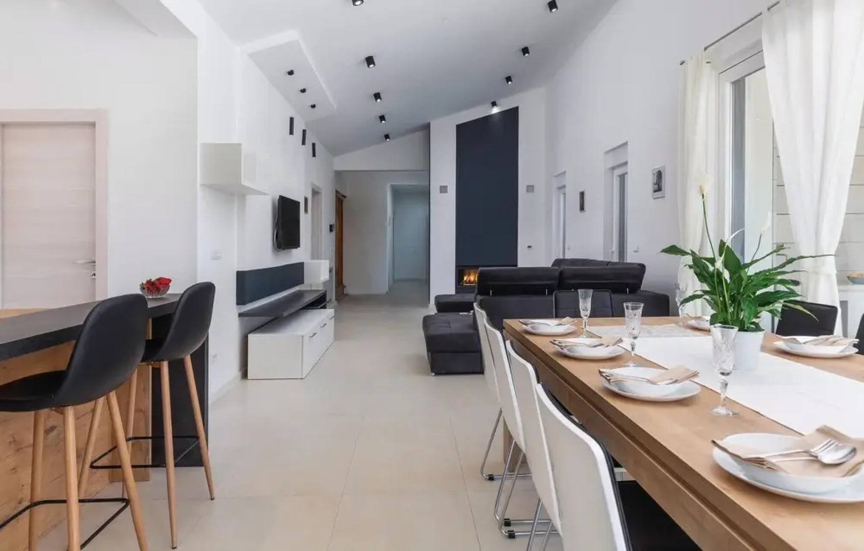 Stunning Home in Kujici With Sauna, Wifi and 5 Bedrooms