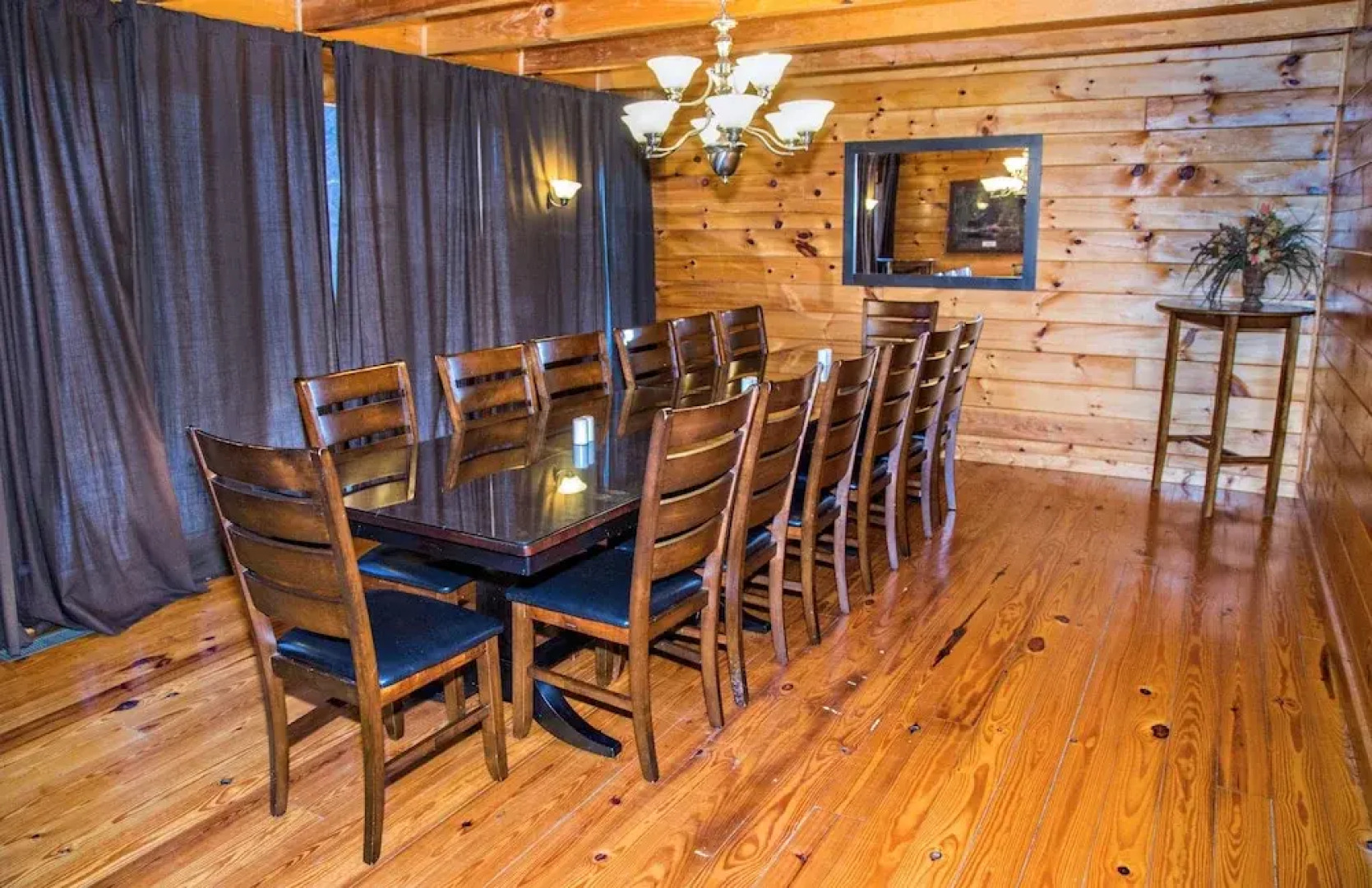 Wolfsong Lodge 5 Bedrooms 4.5 Bathrooms Cabin